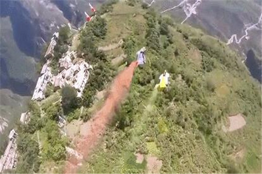 天门山景区通报翼装飞行女生身亡!具体是什么原因造成