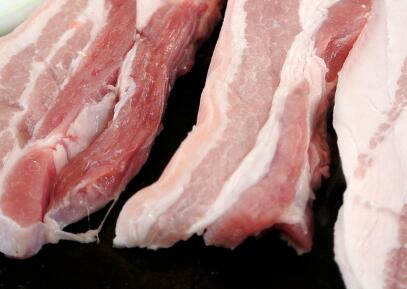 农民个人养20头猪一年赚多少钱?目前市场猪肉