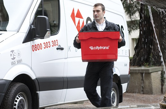 在乡下送快递一个月能挣多少钱?有什么要求吗