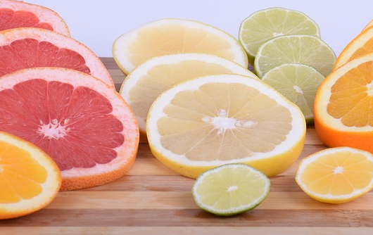 柚子皮泡水喝有什么功效?能减肥吗?不能和什