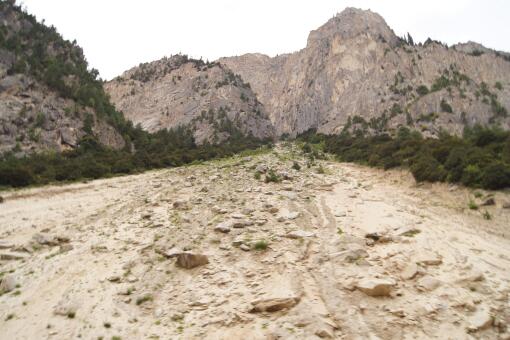 湖北黄梅山体滑坡9人被埋-摄图网