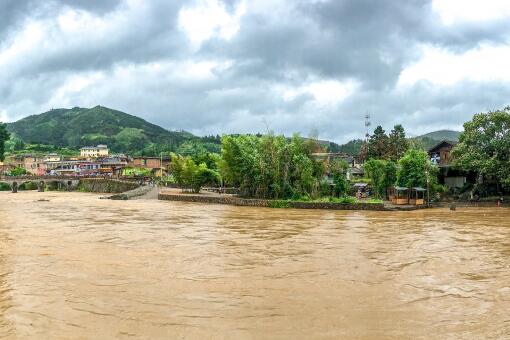 湖北黄梅近500名考生因暴雨被困-摄图网