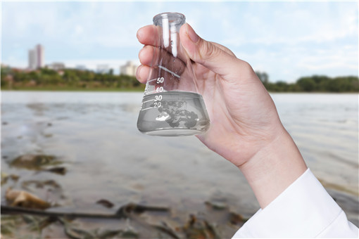 矿井停产20年溪水仍是黄褐色-摄图网