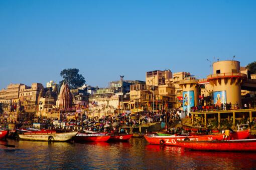 印度超两百万人聚集恒河沐浴-摄图网