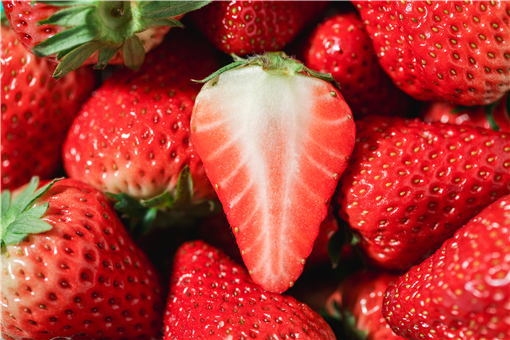 菠萝味草莓-摄图网