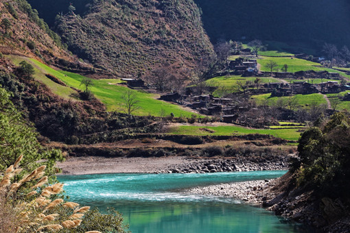 2024年怒江州征收农用地区片综合地价标准-摄图网
