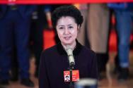2019年两会戴秀英：农民工工作不稳定流动性大 应允许社保随着走