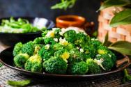 十字花科西兰花的功效与作用有及食用方法有哪些？热量是多少？变黄了能吃吗？