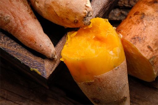 红薯可以生吃吗?经常吃红薯对身体有什么好处?红薯,作为一种常见的块