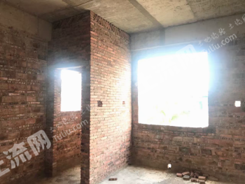 新围整栋毛坯三层半，可通车