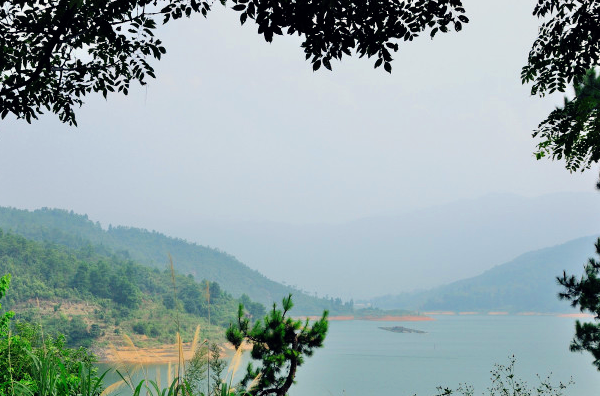 潭岭水库风景区大山谷图库 